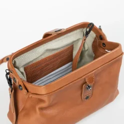 Discount Aunts & Uncles Grandma's Luxery Club Mrs. Eclair Shoulderbag caramel
