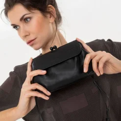 Hot Aunts & Uncles Mrs. Whoopie Pie Shoulderbag / Clutch black smoke