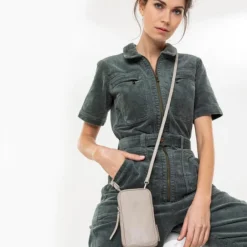 Hot Aunts & Uncles Prune Phone bag jet black