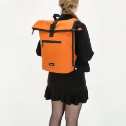 Discount Beagles Originals Rolltop Rugtas Waterproof 15.6" oranje