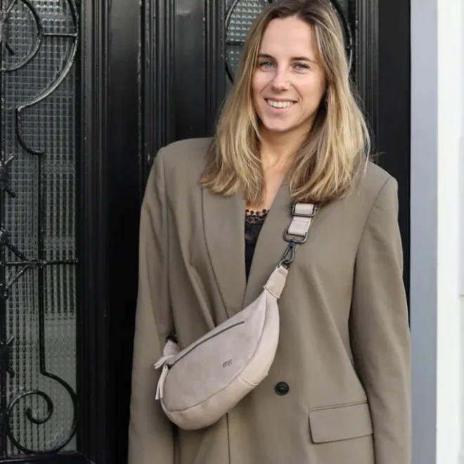 Sale Bear Design Clara Crossbody cognac