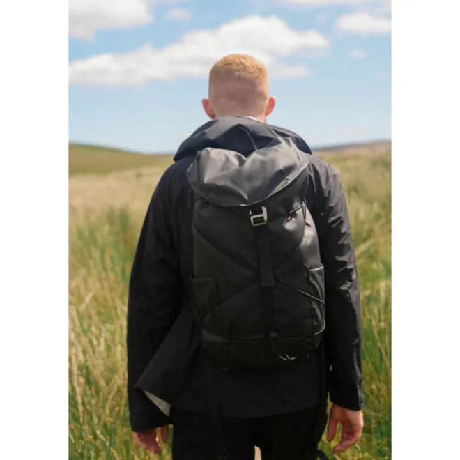 Elliker Wharfe Flap Over Backpack 22L black