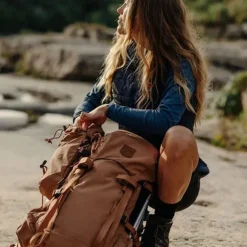 Online Fjallraven Kajka 35 S/M khaki dust