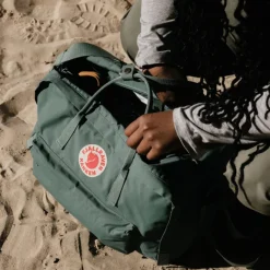 Hot Fjallraven Kanken Weekender frost green
