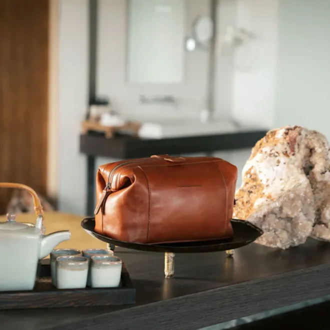 New The Chesterfield Brand Biassa Toilet bag cognac